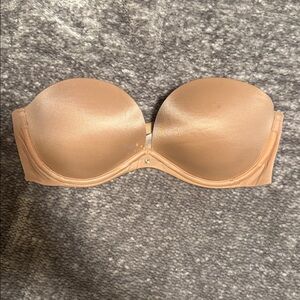 Victoria’s Secret || Beige/Nude Strapless Push-Up Bra (34C)